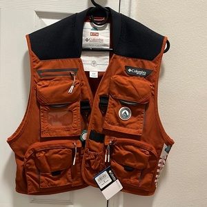 Kith Columbia Henrys Fork V Vest Sanguine